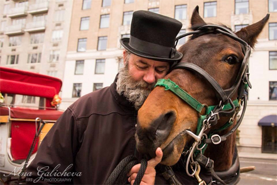 Frank with his NYC horse Phineas near 6th Ave © Nina Galicheva