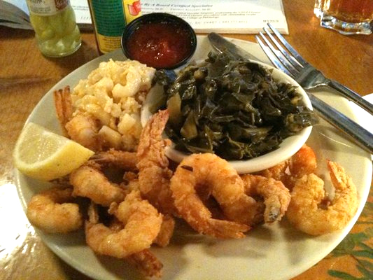 patrons waiting outside Hymans Seafood Charleston